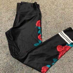 PINK leggings with roses